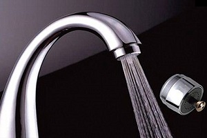 Преимущества использования аэратора на смесителе для экономии воды: особенности конструкции и советы по эксплуатации