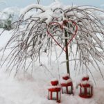 8 идей, как взрослым и детям можно развлечься на даче зимой